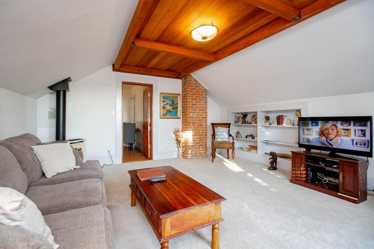Alameda 3Br Unique Victorian Penthouse With Deck And Outdoor Furniture, Ac, 3 Blocks To Beach & Shopping Center & 2 Free Parking Spaces 외부 사진