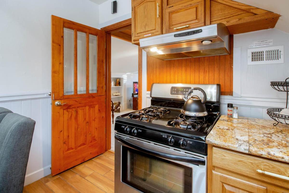 Alameda 3Br Unique Victorian Penthouse With Deck And Outdoor Furniture, Ac, 3 Blocks To Beach & Shopping Center & 2 Free Parking Spaces 외부 사진