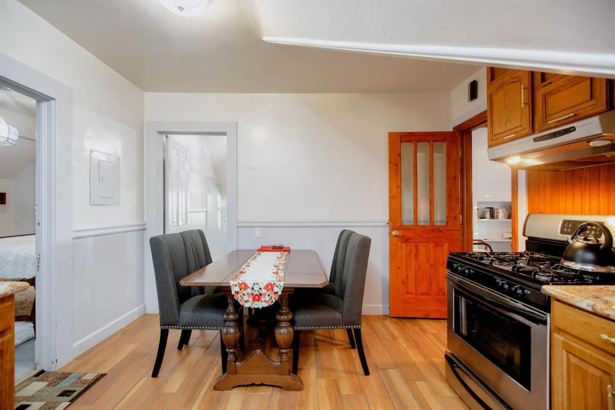 Alameda 3Br Unique Victorian Penthouse With Deck And Outdoor Furniture, Ac, 3 Blocks To Beach & Shopping Center & 2 Free Parking Spaces 외부 사진