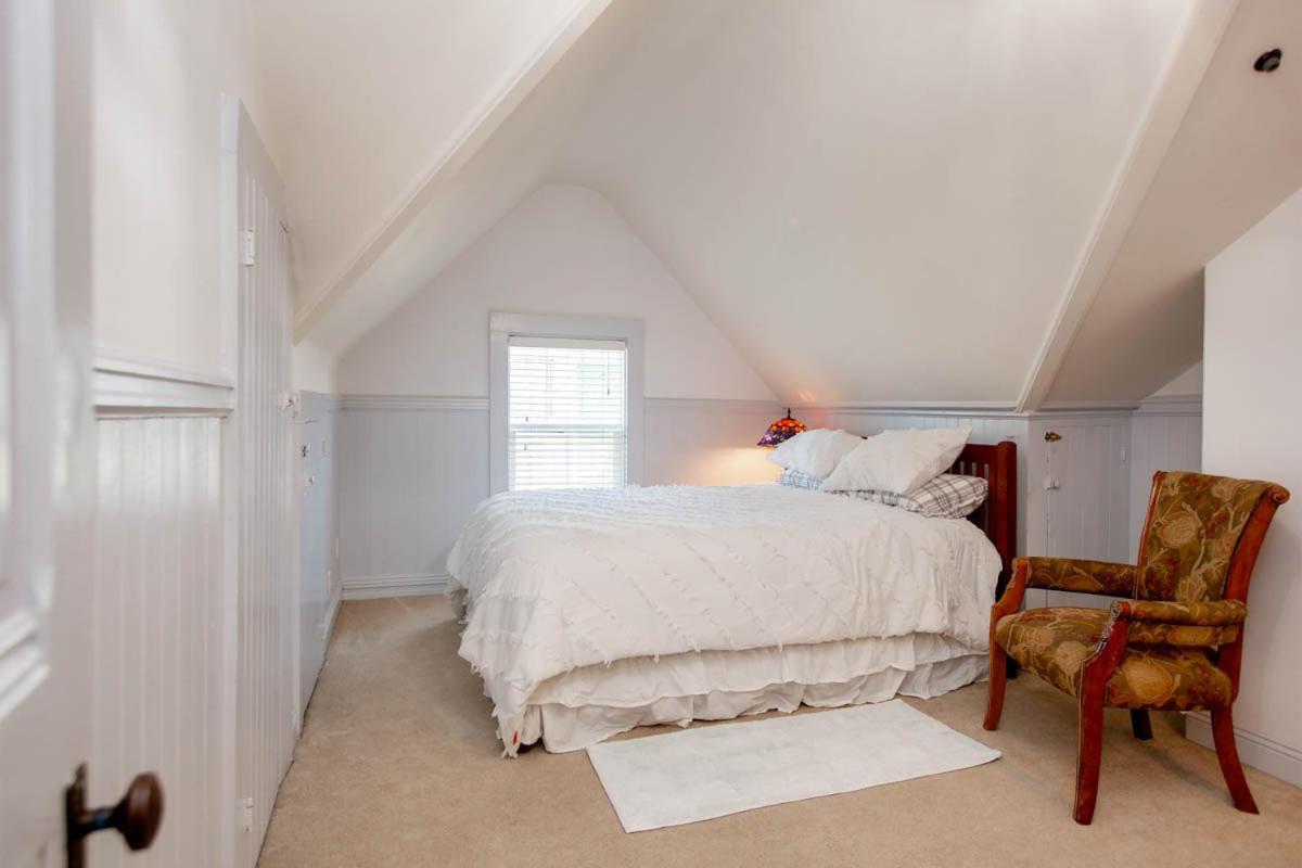 Alameda 3Br Unique Victorian Penthouse With Deck And Outdoor Furniture, Ac, 3 Blocks To Beach & Shopping Center & 2 Free Parking Spaces 외부 사진