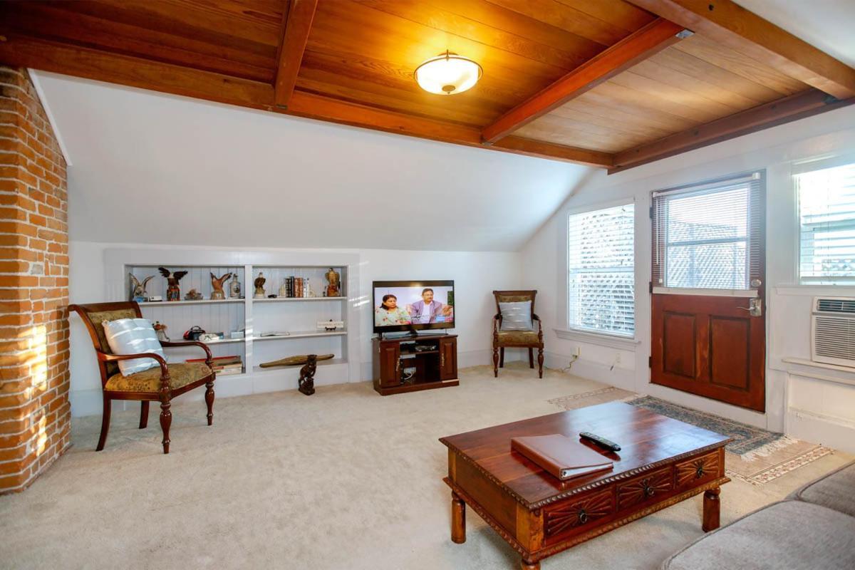 Alameda 3Br Unique Victorian Penthouse With Deck And Outdoor Furniture, Ac, 3 Blocks To Beach & Shopping Center & 2 Free Parking Spaces 외부 사진