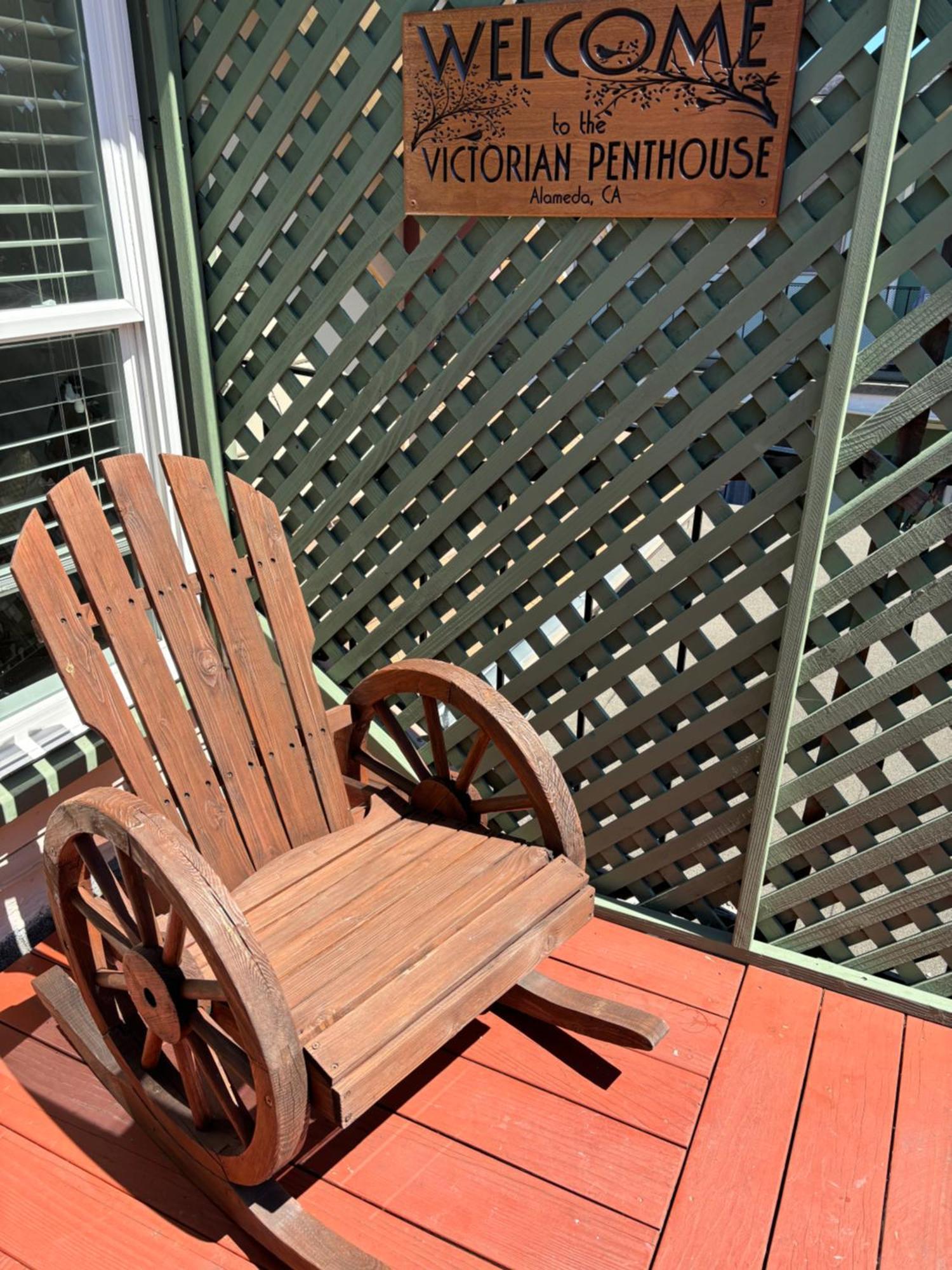 Alameda 3Br Unique Victorian Penthouse With Deck And Outdoor Furniture, Ac, 3 Blocks To Beach & Shopping Center & 2 Free Parking Spaces 외부 사진