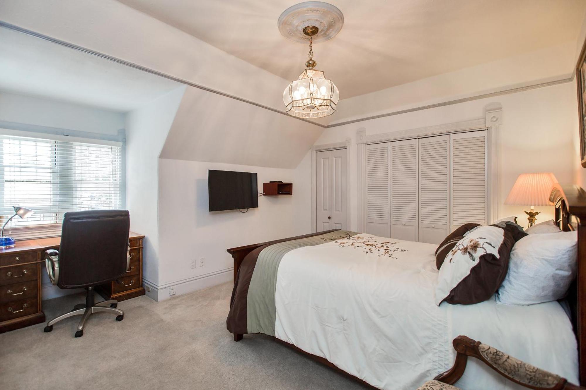 Alameda 3Br Unique Victorian Penthouse With Deck And Outdoor Furniture, Ac, 3 Blocks To Beach & Shopping Center & 2 Free Parking Spaces 외부 사진
